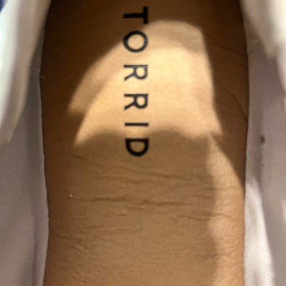 Torrid Metallic Silver Flats - Picture 5 of 6